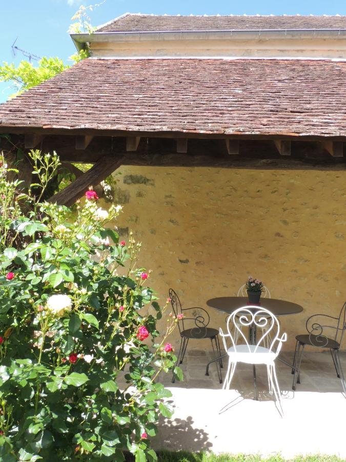 Ilot Bonheur Hotel Ury Exterior foto