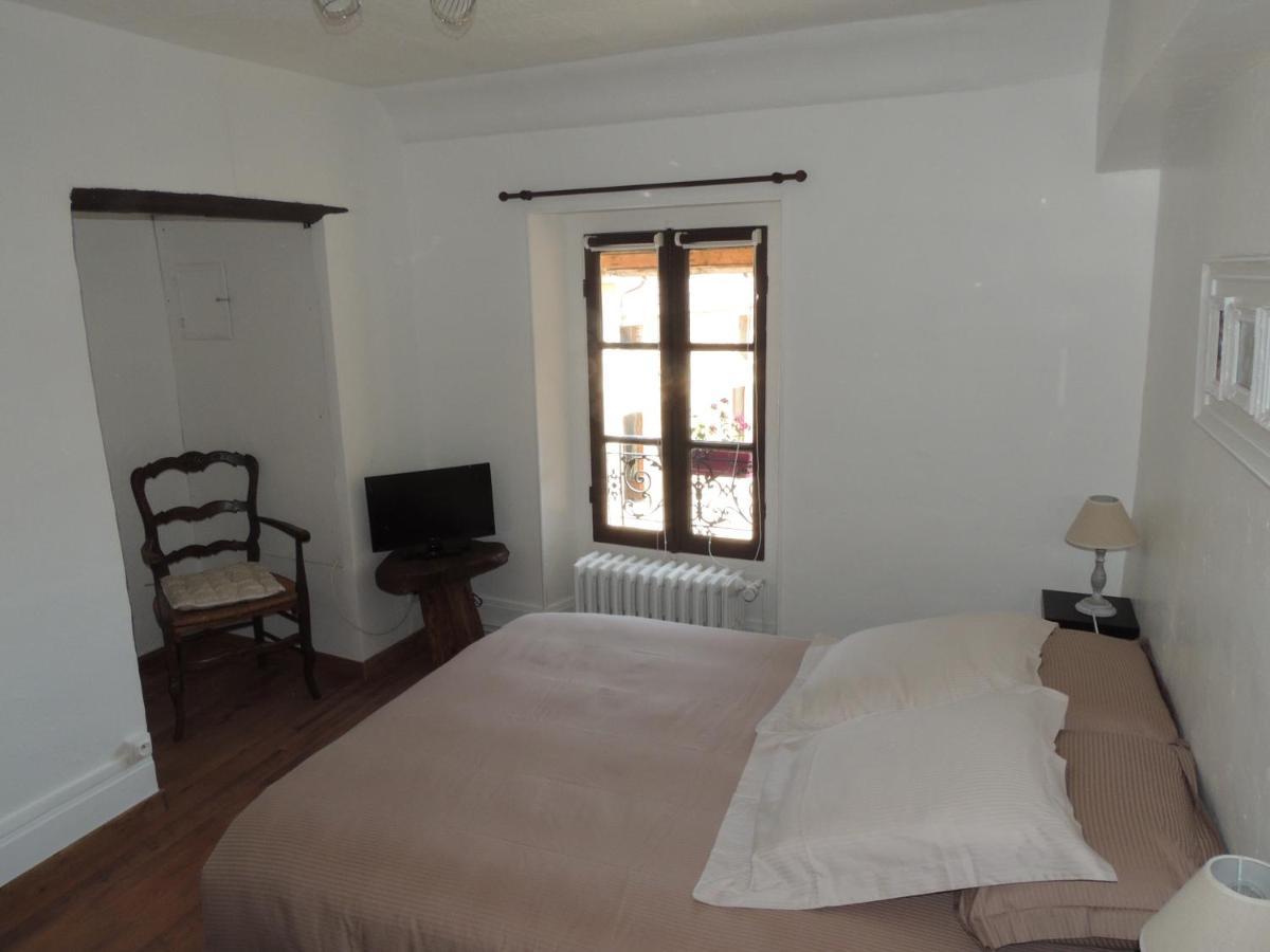 Ilot Bonheur Hotel Ury Exterior foto