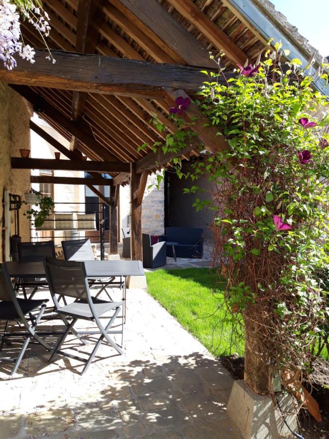 Ilot Bonheur Hotel Ury Exterior foto